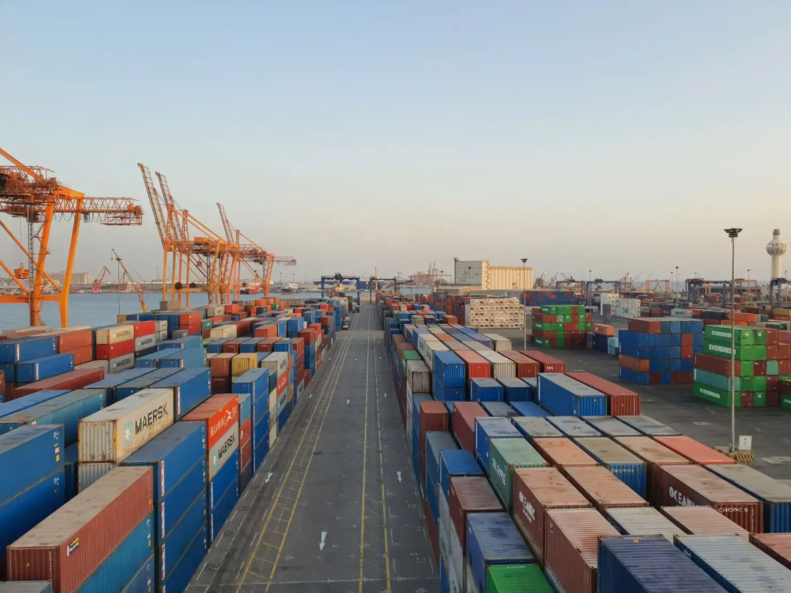 2025年工业数据中台选型指南：制造企业如何避开三大实施误区