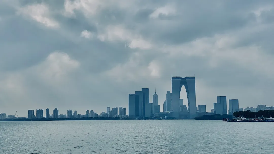 智慧园区建设中的数据中台集成与设备智能化升级方案